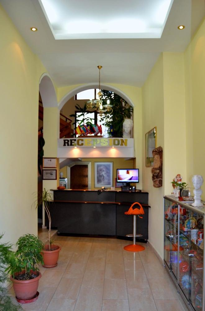 Kruja Hotel Tiranë Ngoại thất bức ảnh