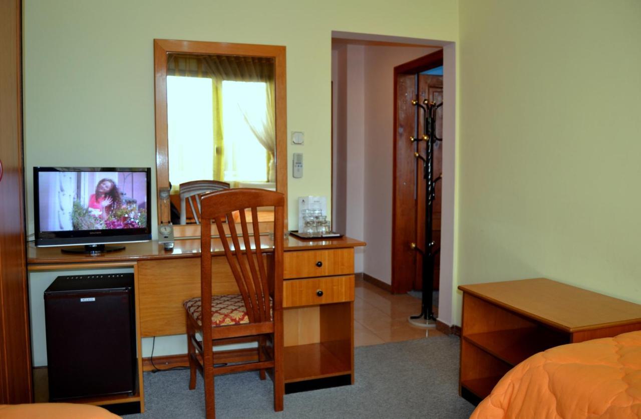 Kruja Hotel Tiranë Ngoại thất bức ảnh