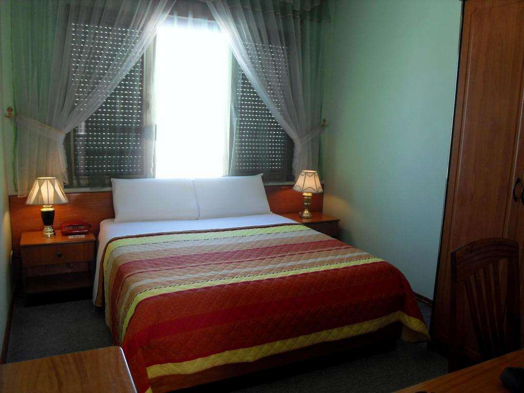 Kruja Hotel Tiranë Phòng bức ảnh