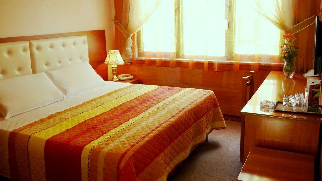 Kruja Hotel Tiranë Phòng bức ảnh